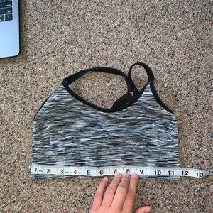 Halter neck sports bra